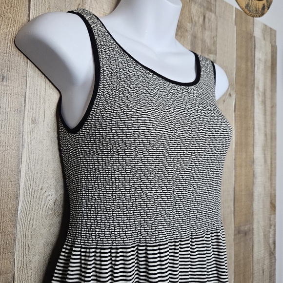 Lark & Grey Pullover Sleeveless Midi Dress Black Stripe Tank Seamless Stretchy - Picture 4 of 8
